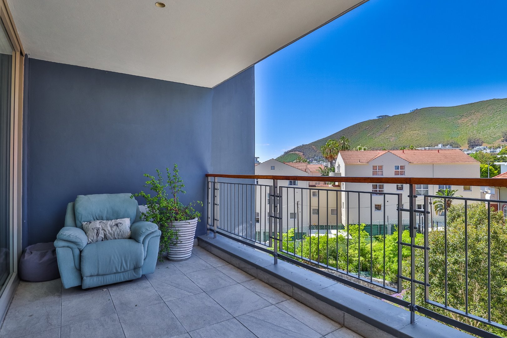 1 Bedroom Property for Sale in Sea Point Western Cape